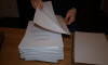 Zuerst wird ein Doppelblatt, der so genannte Vorsatz, vor das erste und hinter das letzte Blatt der Diplomarbeit gelegt.
